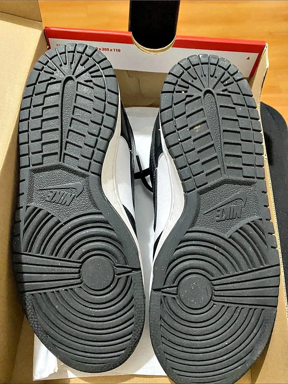 Nike Dunk Low (GS) 'Panda' Black & White Girls US 6Y